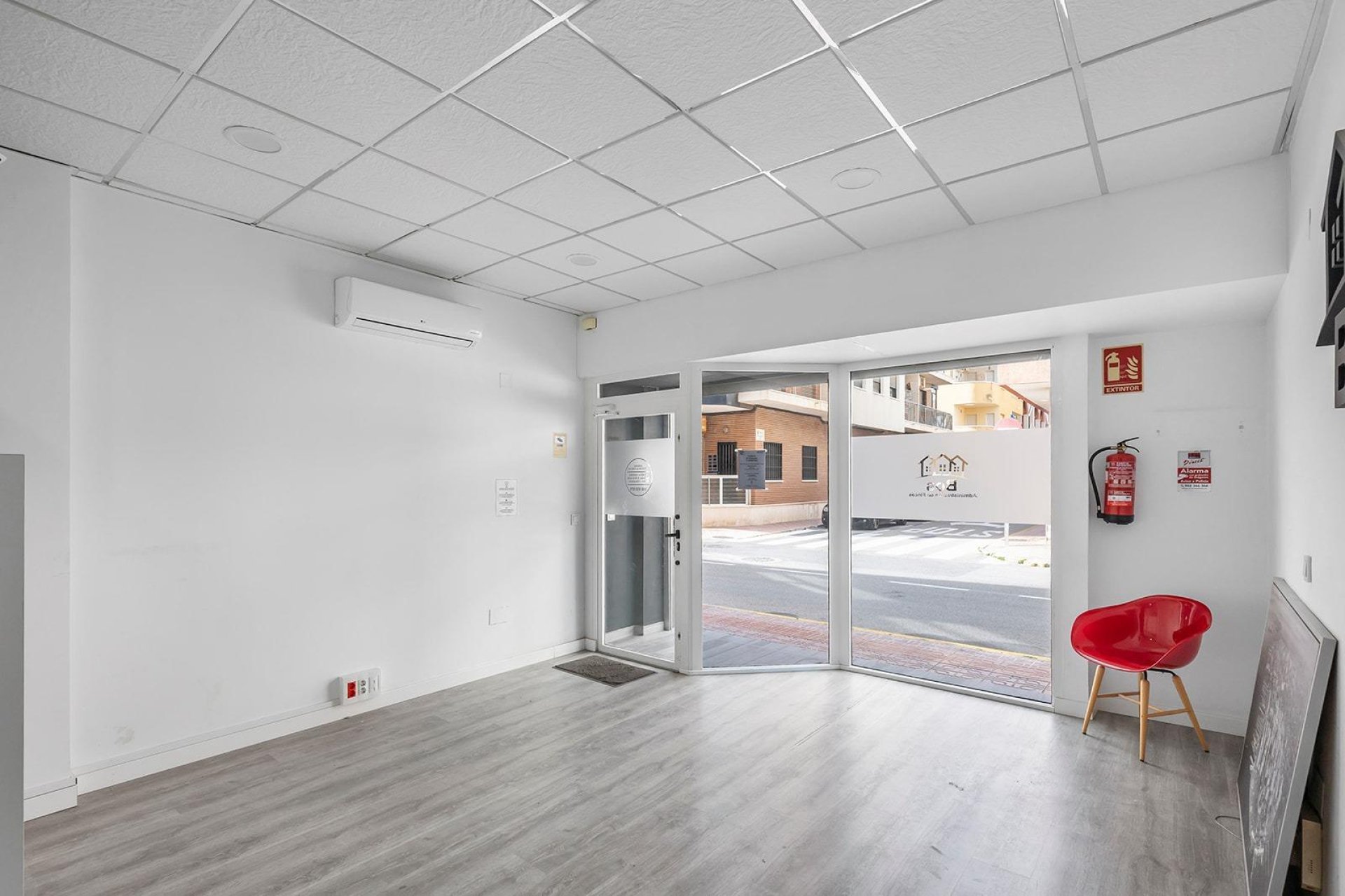 Återförsäljning - Commercial Unit -
Torrevieja - La Mata