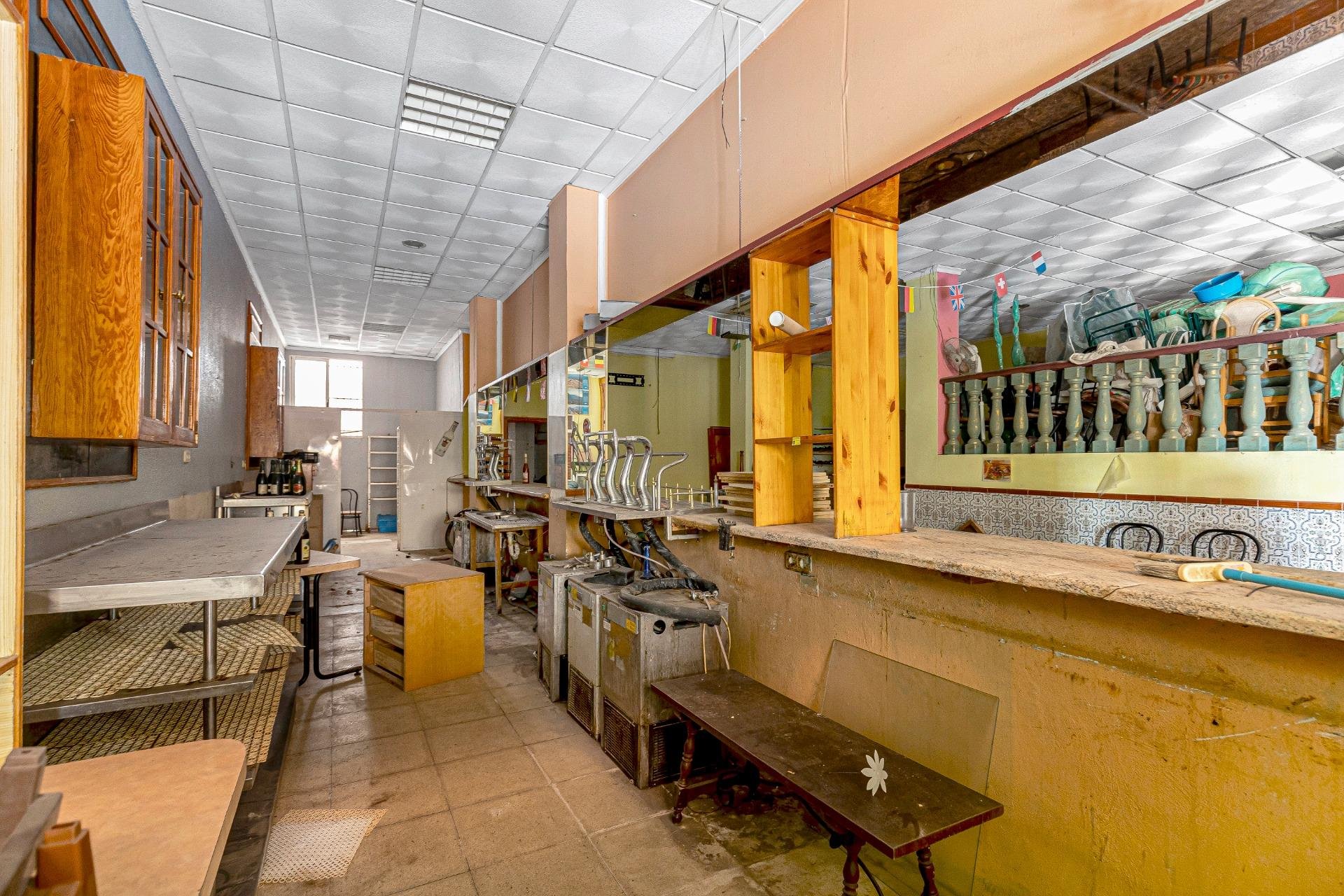 Återförsäljning - Commercial Unit -
Torrevieja - Playa del Cura