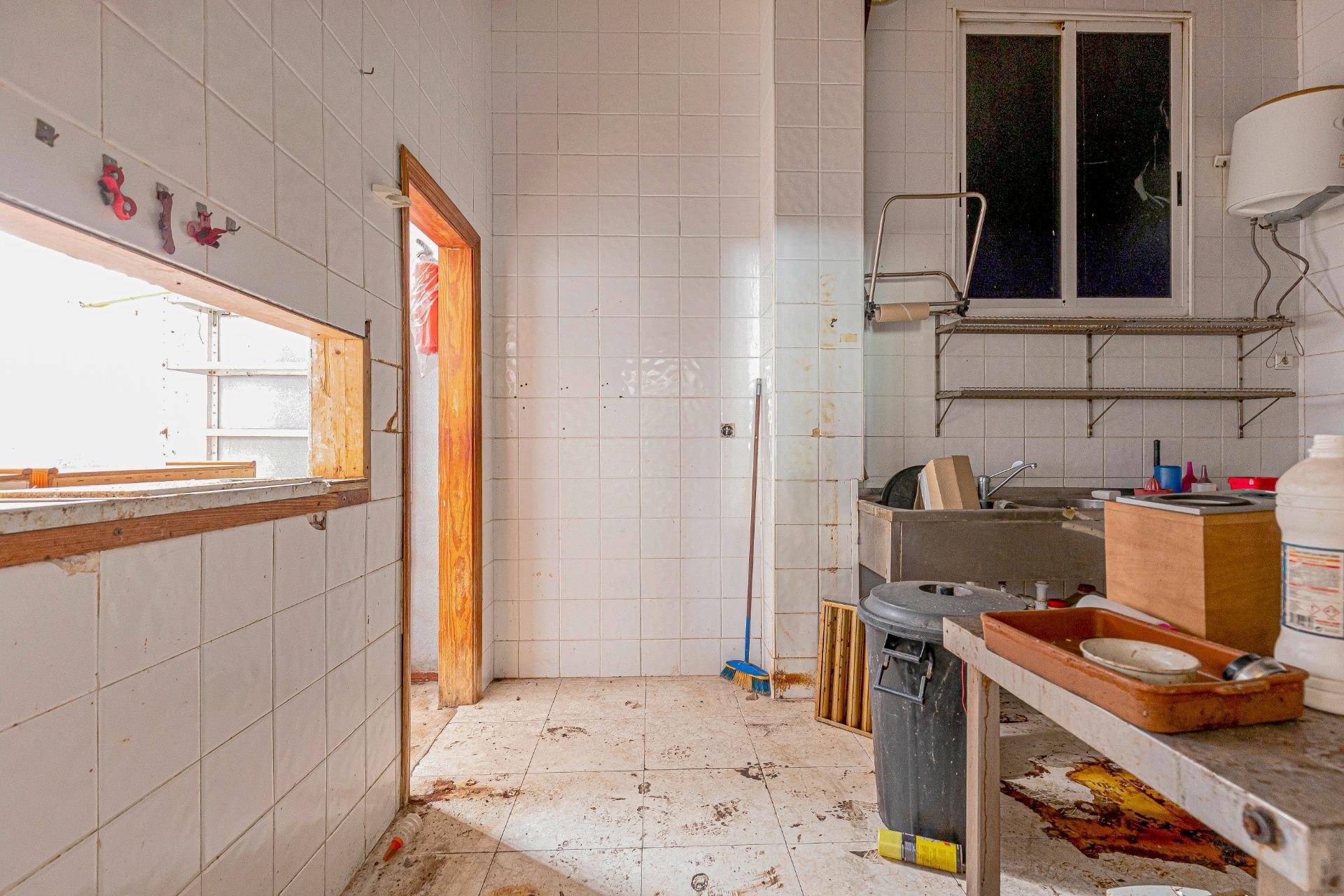 Återförsäljning - Commercial Unit -
Torrevieja - Playa del Cura