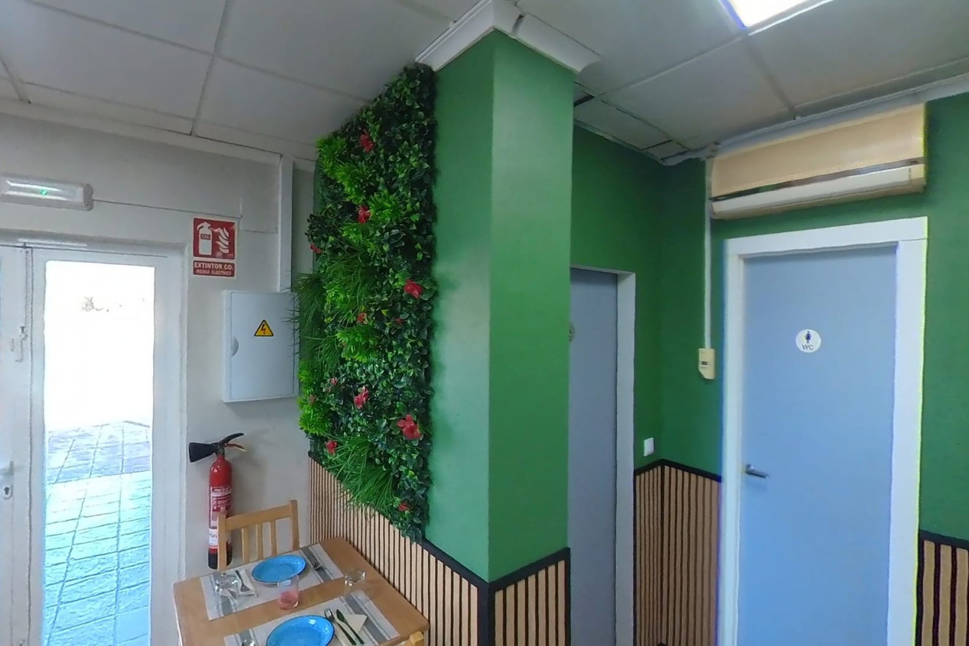 Återförsäljning - Commercial Unit -
Torrevieja - Puerto