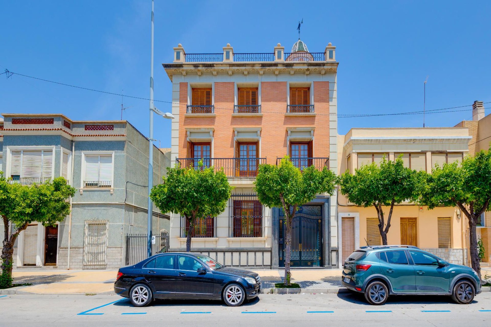 Återförsäljning - Detached villa -
Callosa De Segura