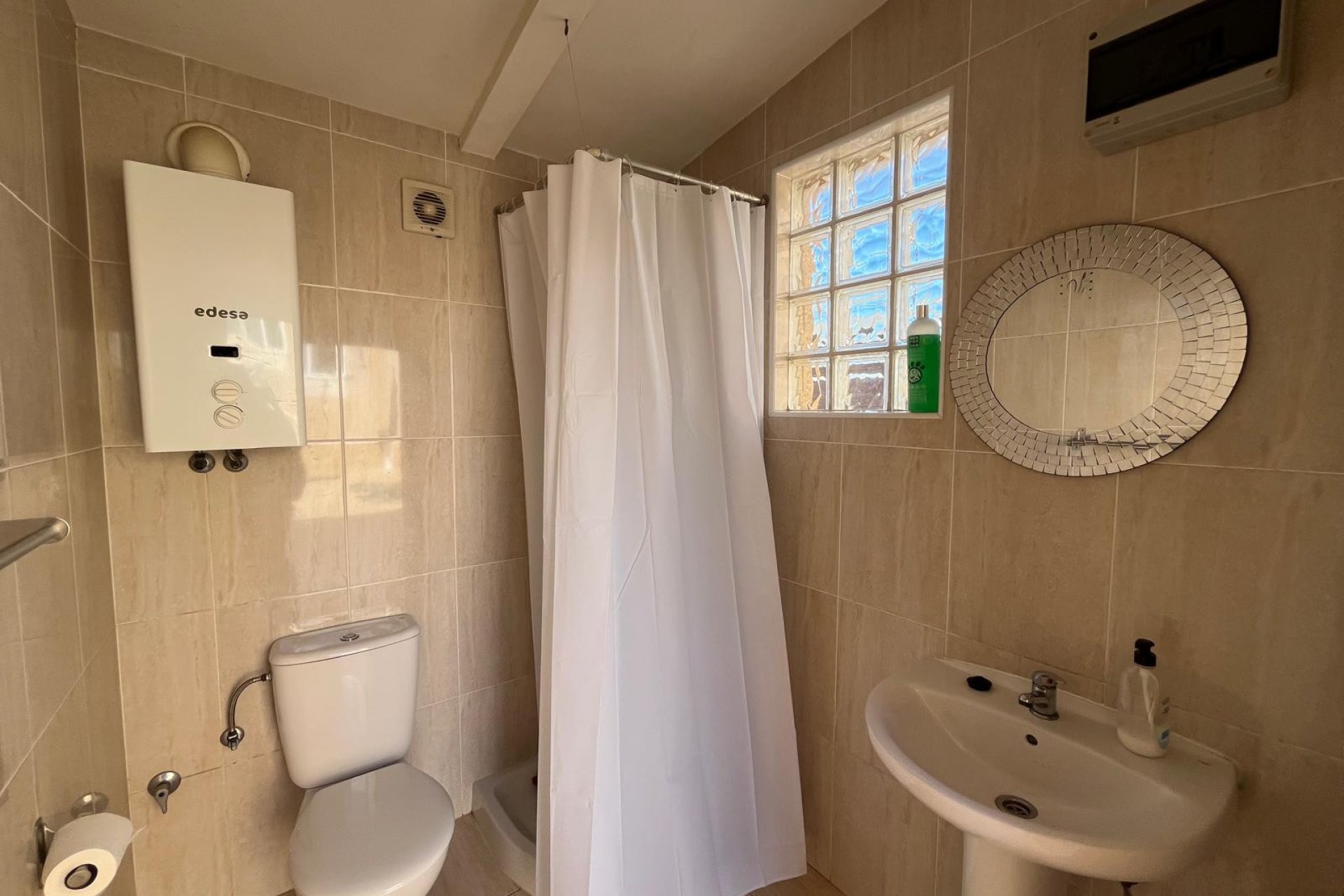 Återförsäljning - Detached villa -
Catral