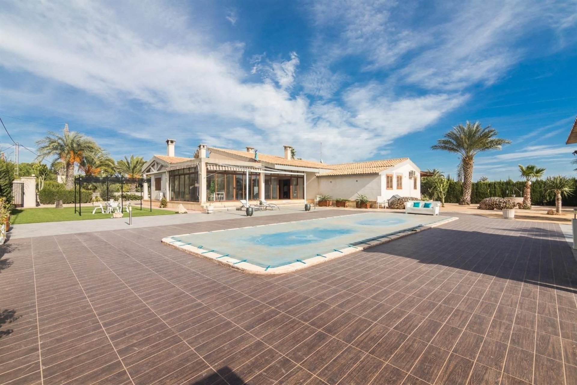 Återförsäljning - Detached villa -
Elche - Corte Ingles
