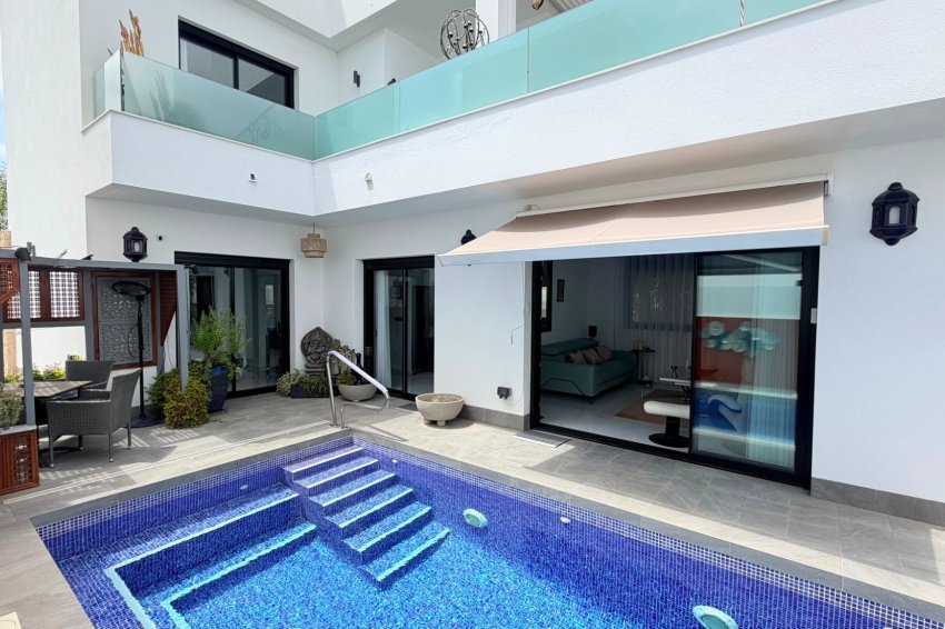 Återförsäljning - Detached villa -
Los Montesinos - La Herrada
