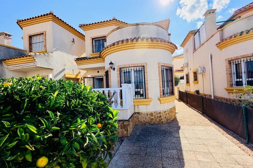 Återförsäljning - Detached villa -
Los Montesinos - La Herrada