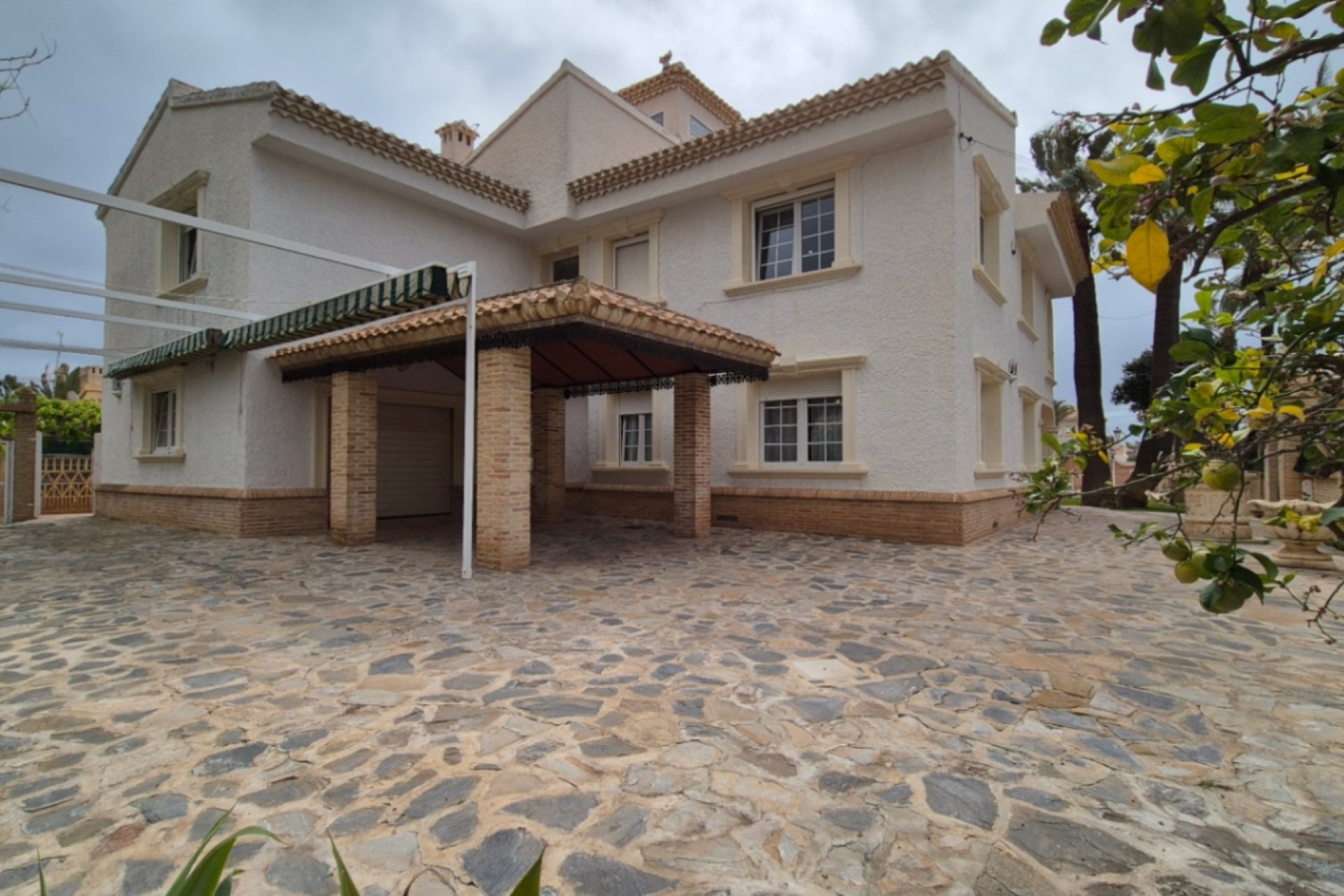 Återförsäljning - Detached villa -
Orihuela - Costa Blanca Sur