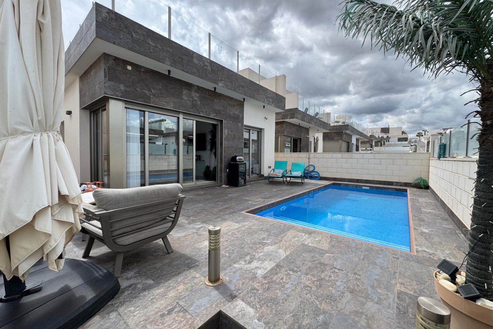 Återförsäljning - Detached villa -
Orihuela - Costa Blanca Sur