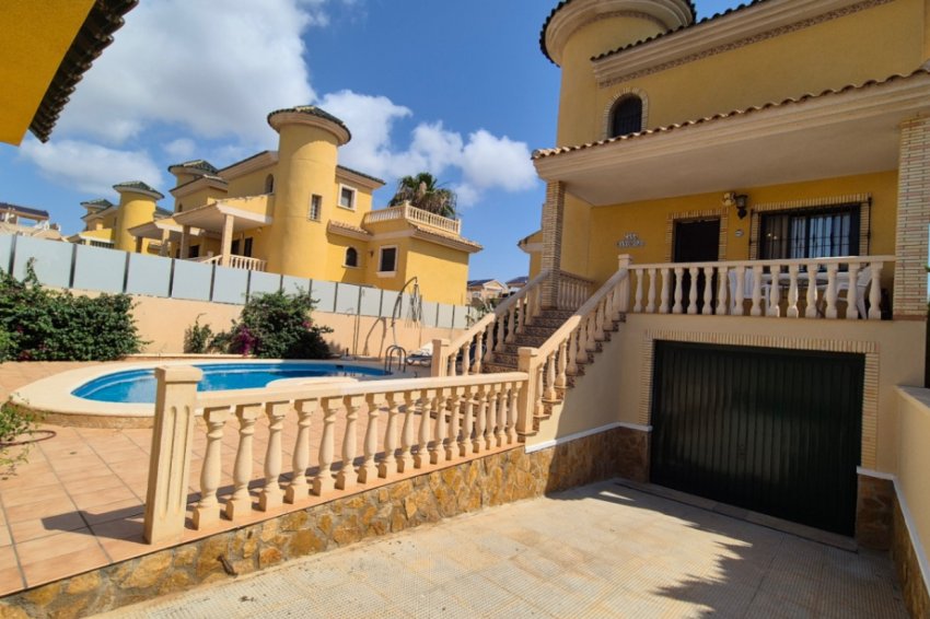 Återförsäljning - Detached villa -
Orihuela - Costa Blanca Sur