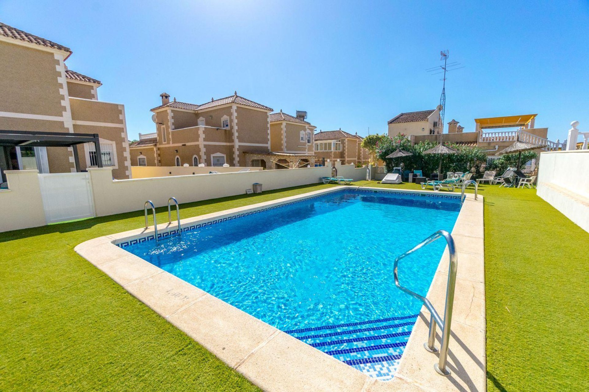 Återförsäljning - Detached villa -
Orihuela Costa - Las Filipinas