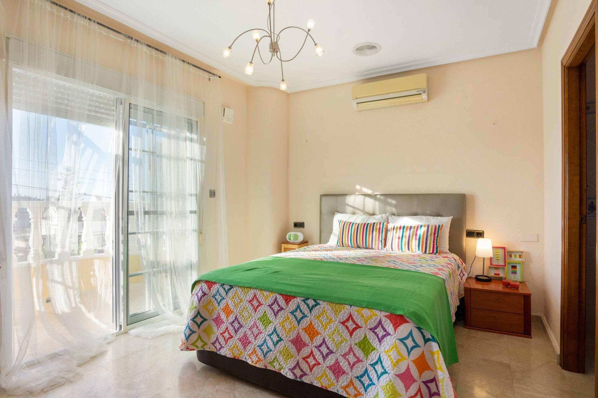 Återförsäljning - Detached villa -
Orihuela Costa - Los Almendros-La Florida