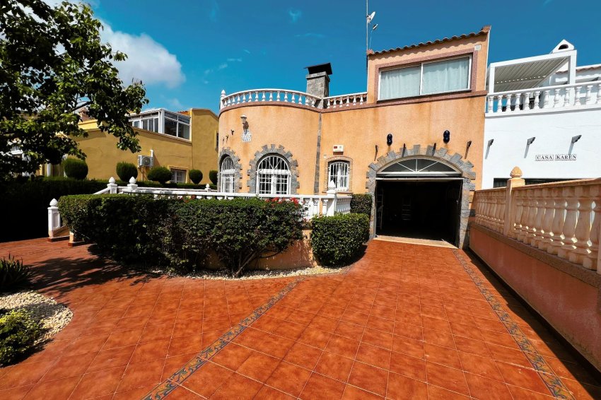 Återförsäljning - Detached villa -
Orihuela Costa - Playa Flamenca