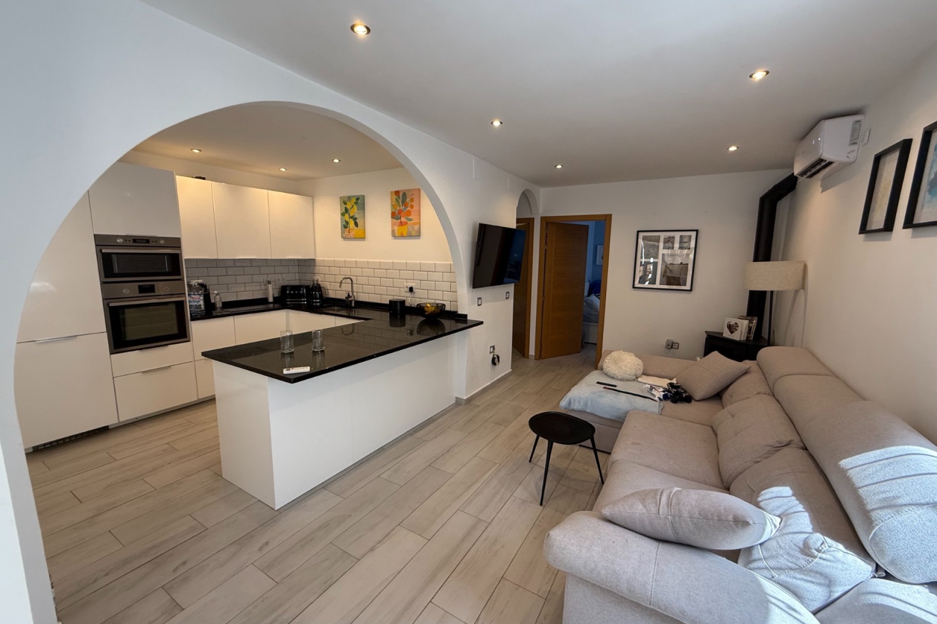 Återförsäljning - Detached villa -
Orihuela Costa - Villamartín