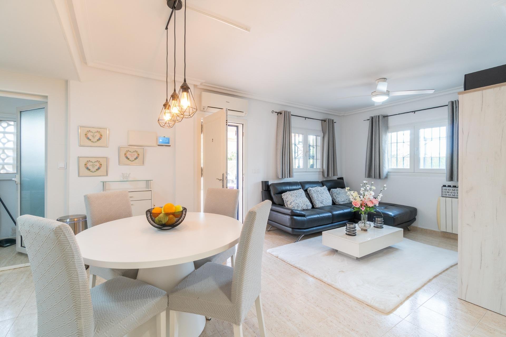 Återförsäljning - Detached villa -
Orihuela Costa - Zeniamar-Horizonte-La Campana