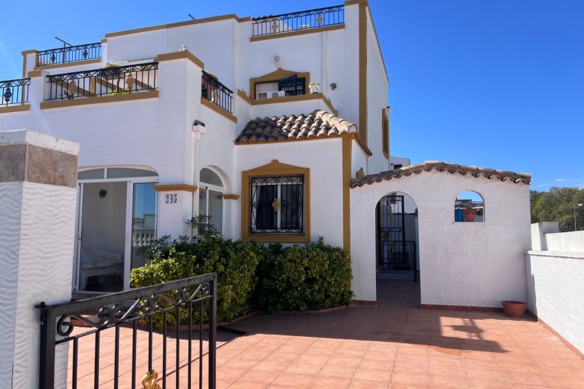 Återförsäljning - Detached villa -
Orihuela - Entre Naranjos Vistabella