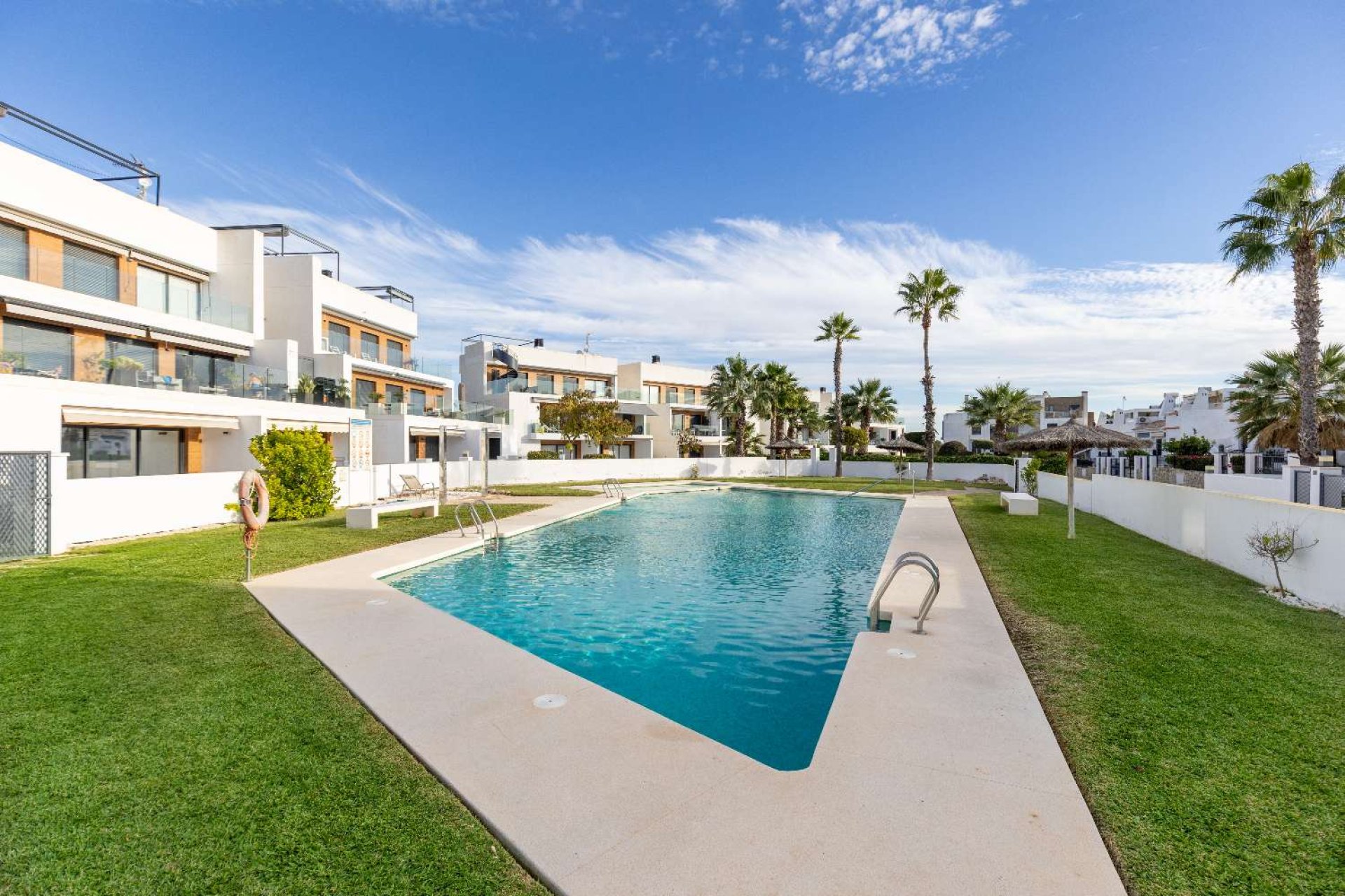 Återförsäljning - Detached villa -
Orihuela - Orihuela Costa