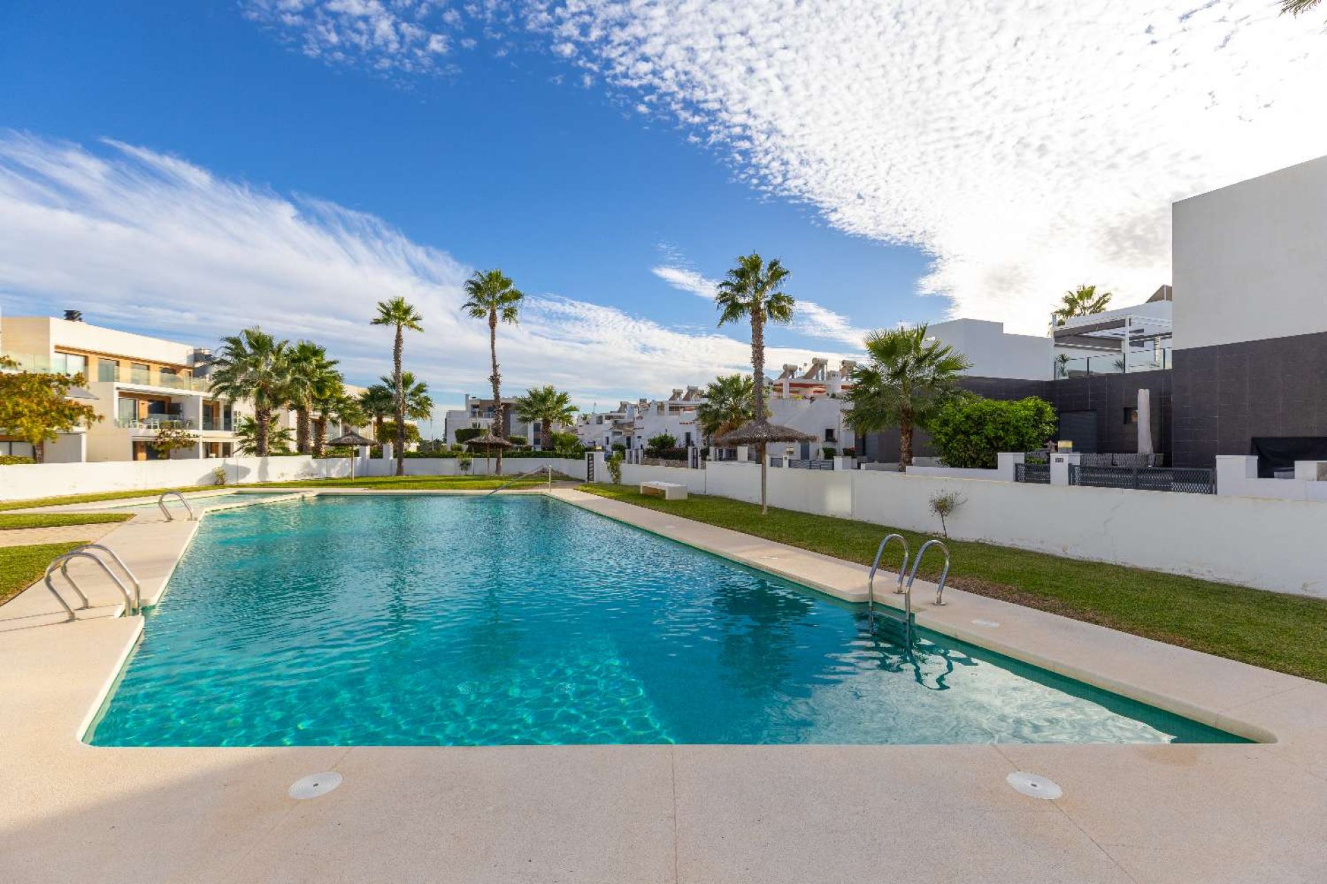 Återförsäljning - Detached villa -
Orihuela - Orihuela Costa