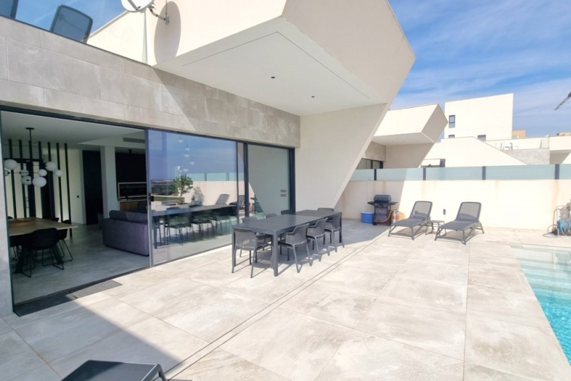 Återförsäljning - Detached villa -
Rojales