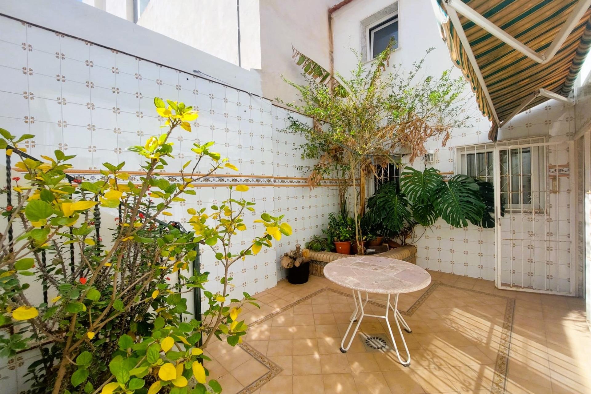 Återförsäljning - Detached villa -
Torrevieja - Center