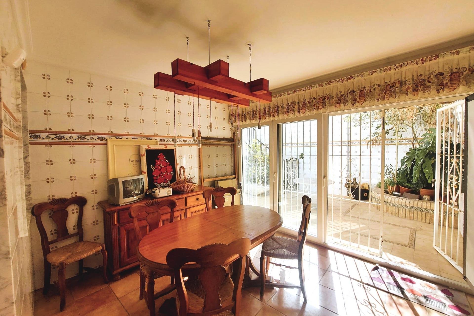 Återförsäljning - Detached villa -
Torrevieja - Center