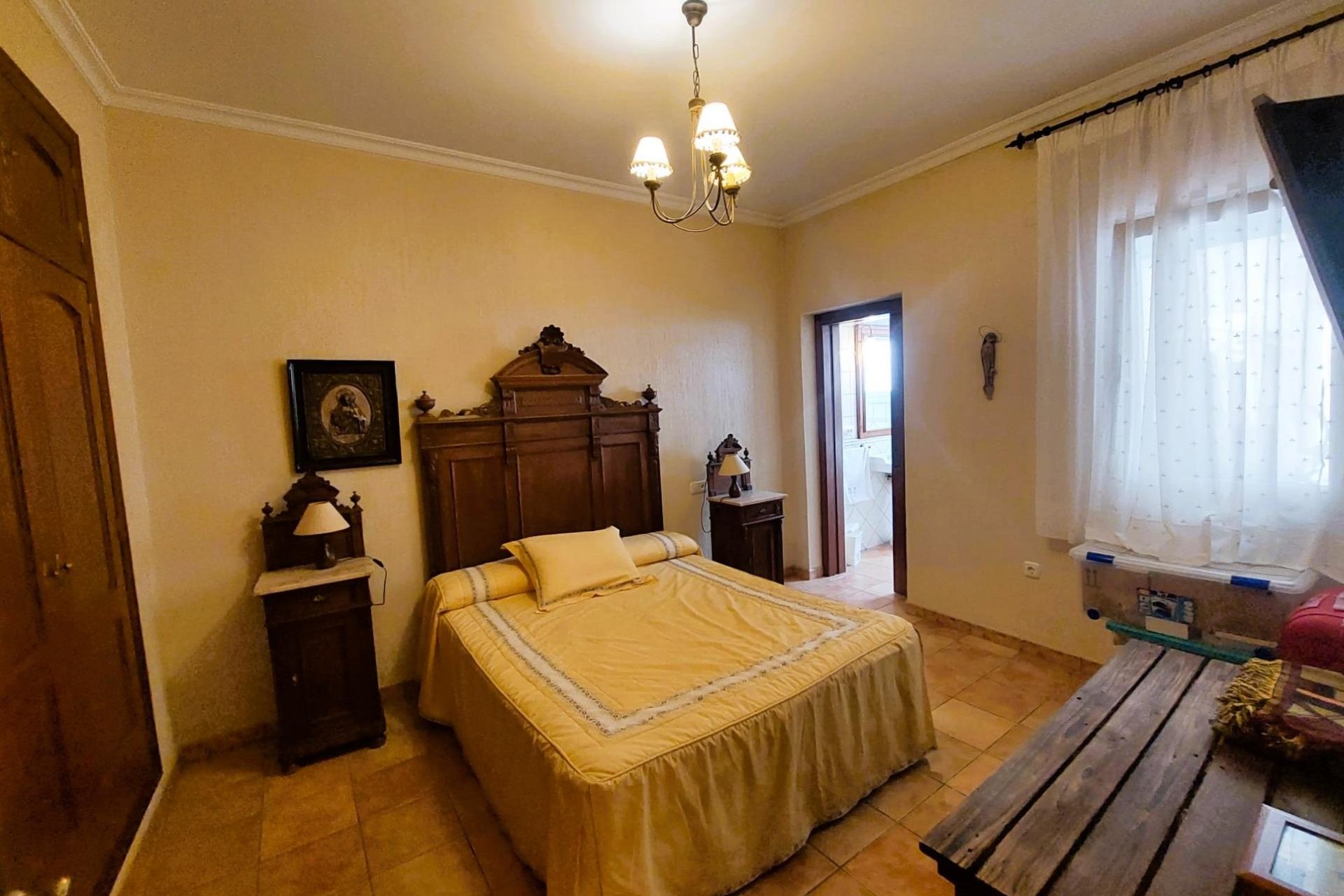 Återförsäljning - Detached villa -
Torrevieja - Center