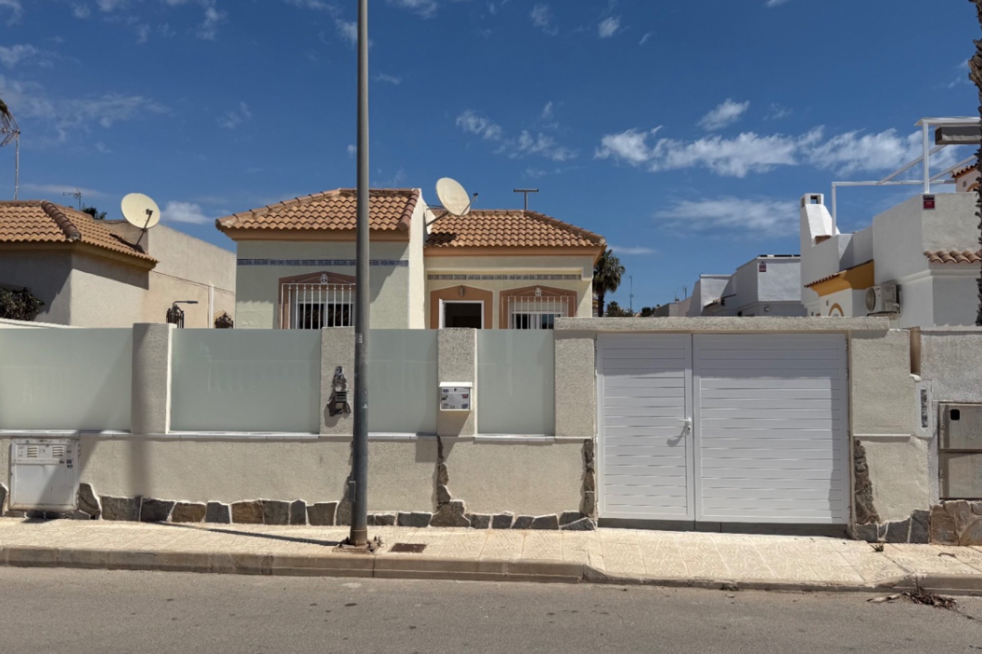 Återförsäljning - Detached villa -
Torrevieja - Costa Blanca Sur