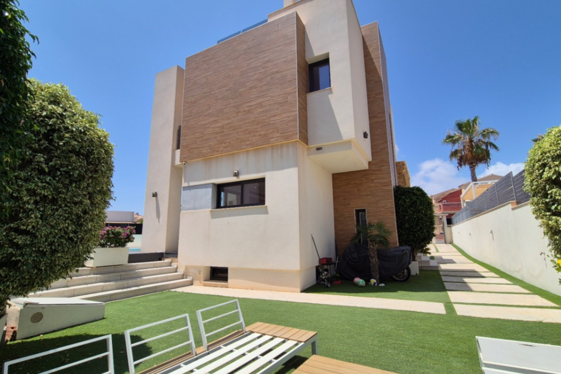 Återförsäljning - Detached villa -
Torrevieja - Costa Blanca Sur