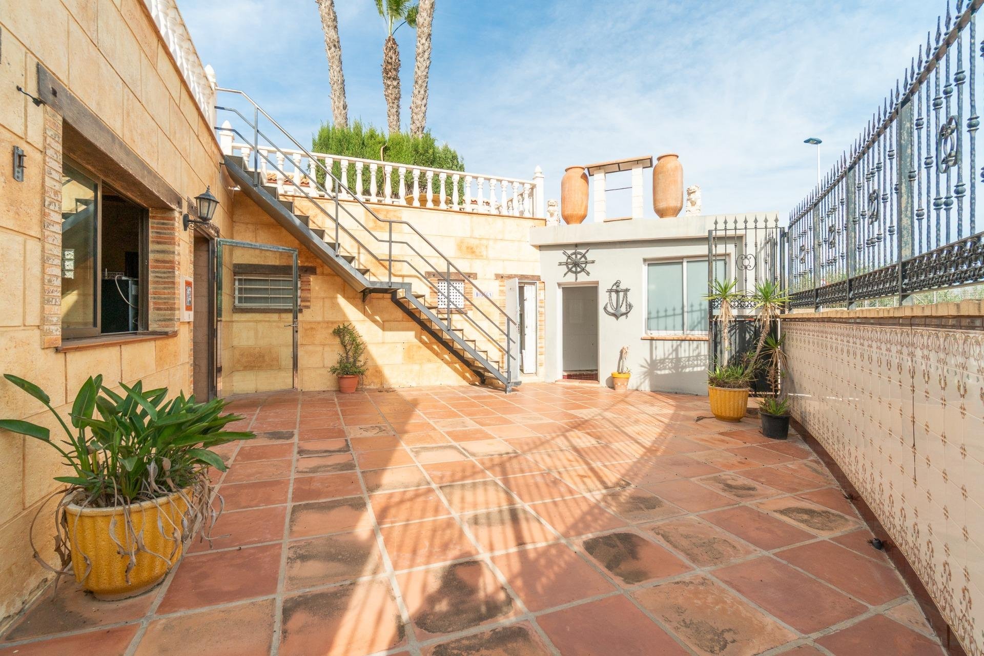 Återförsäljning - Detached villa -
Torrevieja - Orihuela costa