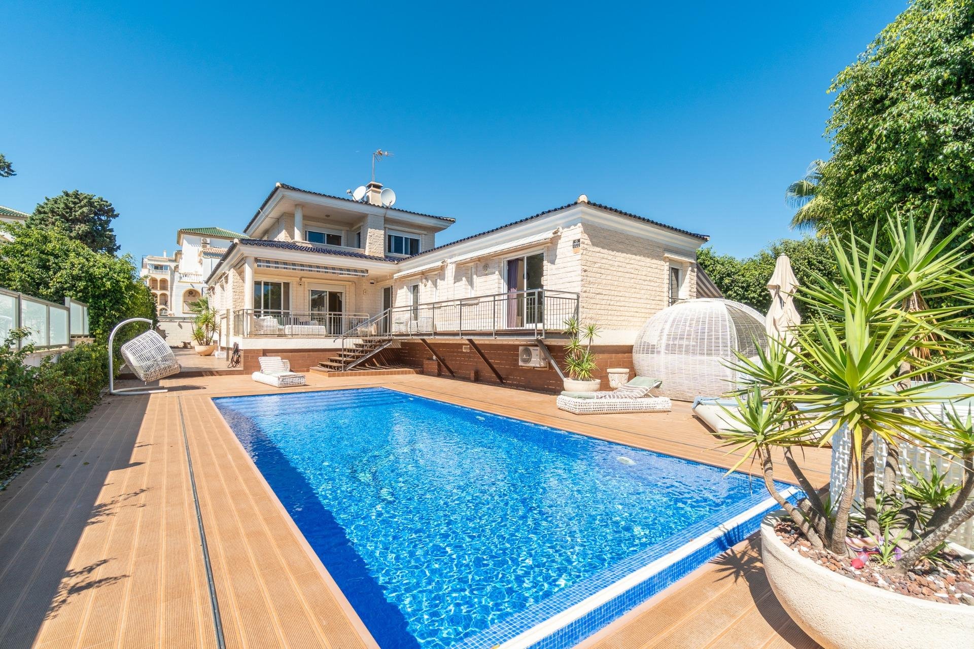 Återförsäljning - Detached villa -
Torrevieja - Torre la mata