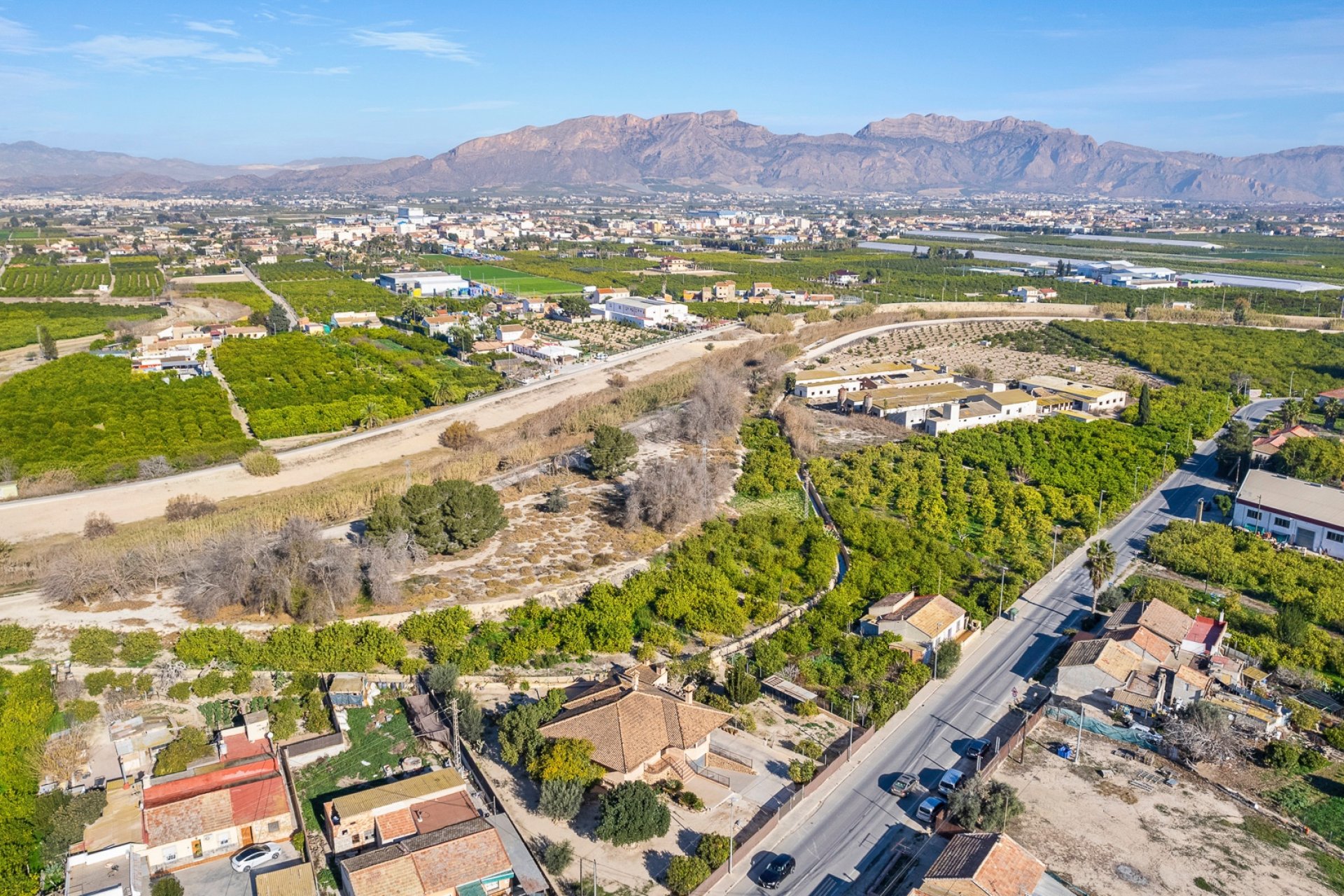 Återförsäljning - Finca -
Beniel - Carretera de Beniel