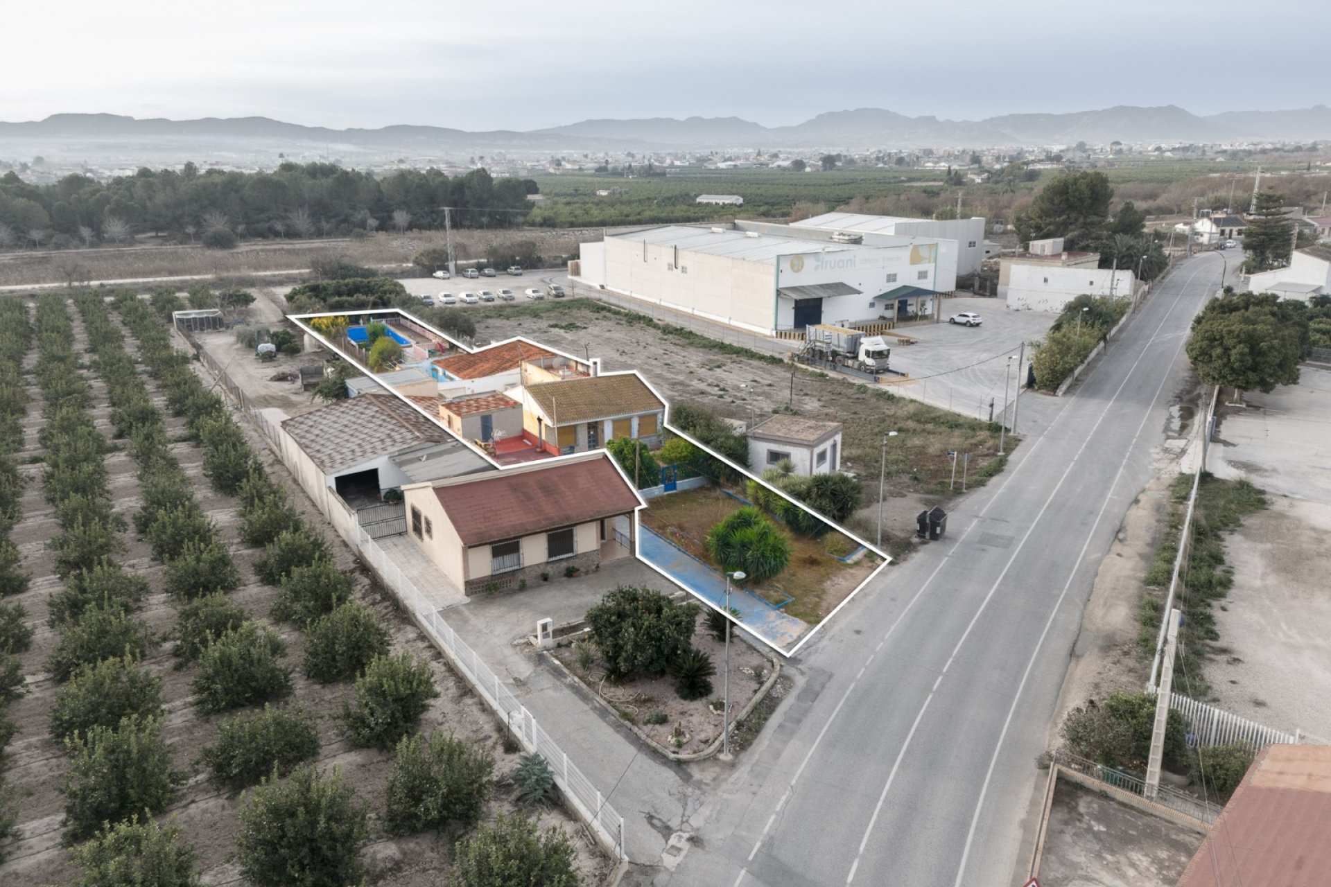 Återförsäljning - Finca / Country Property -
Orihuela