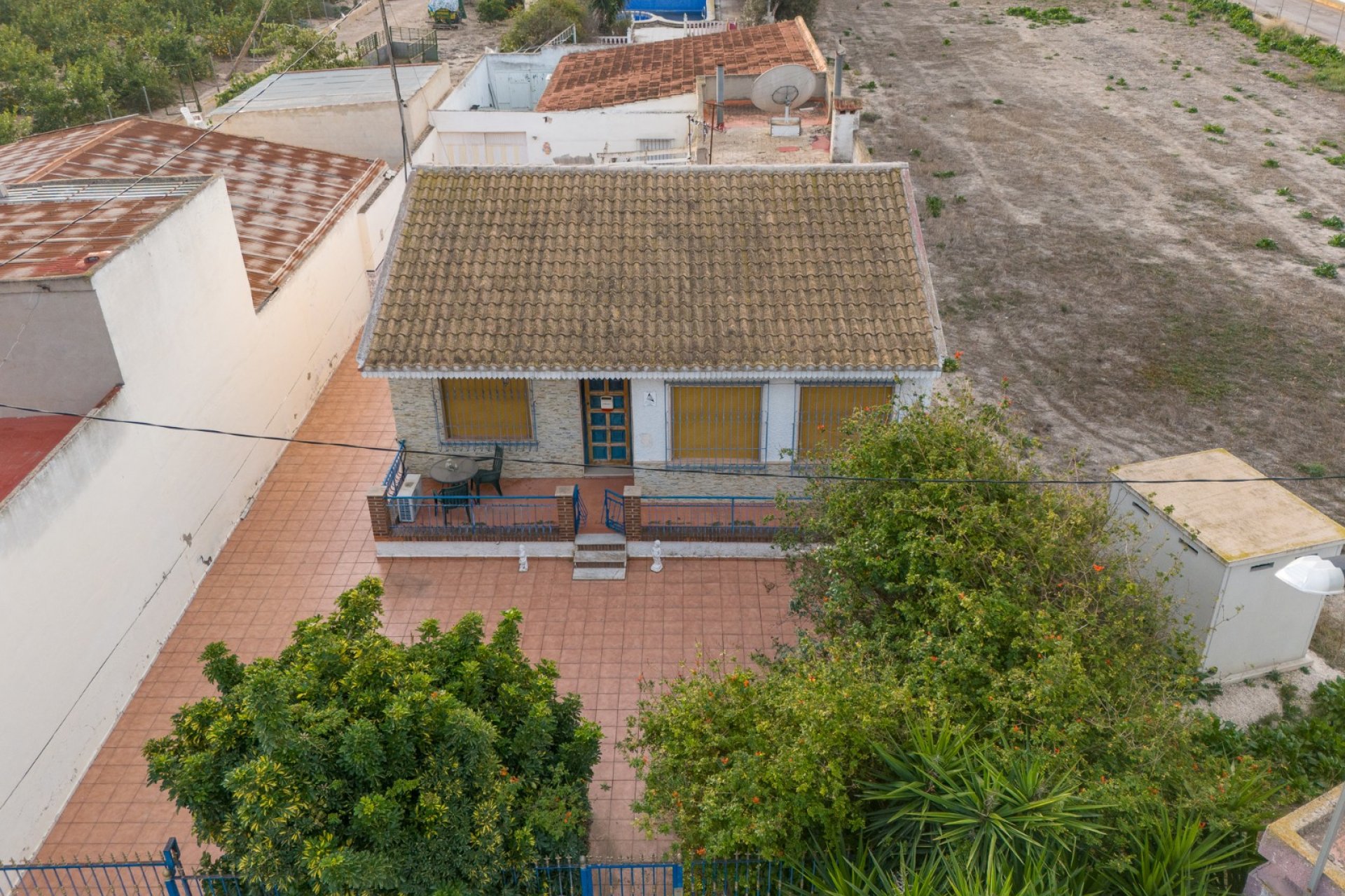 Återförsäljning - Finca / Country Property -
Orihuela