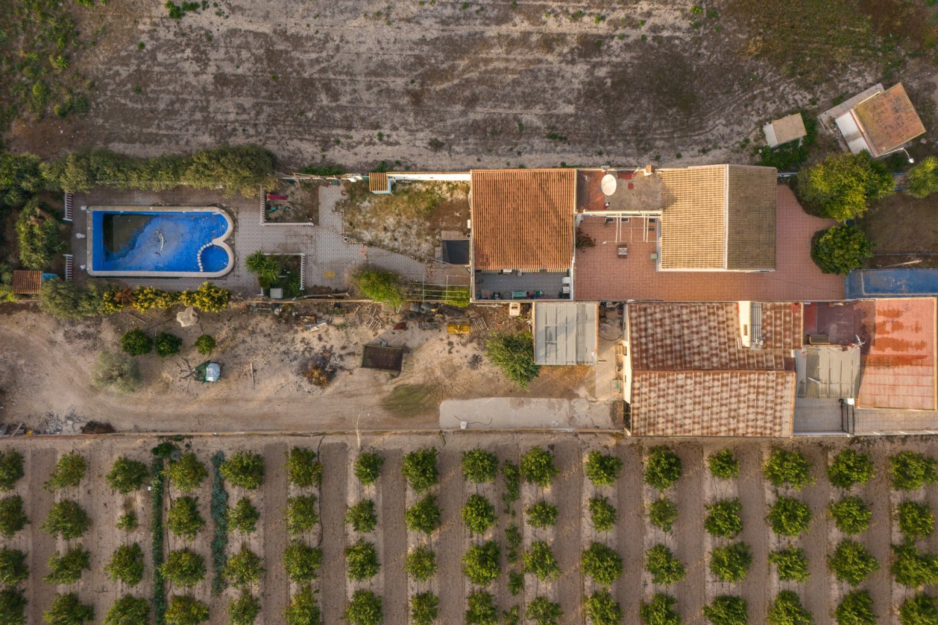 Återförsäljning - Finca / Country Property -
Orihuela