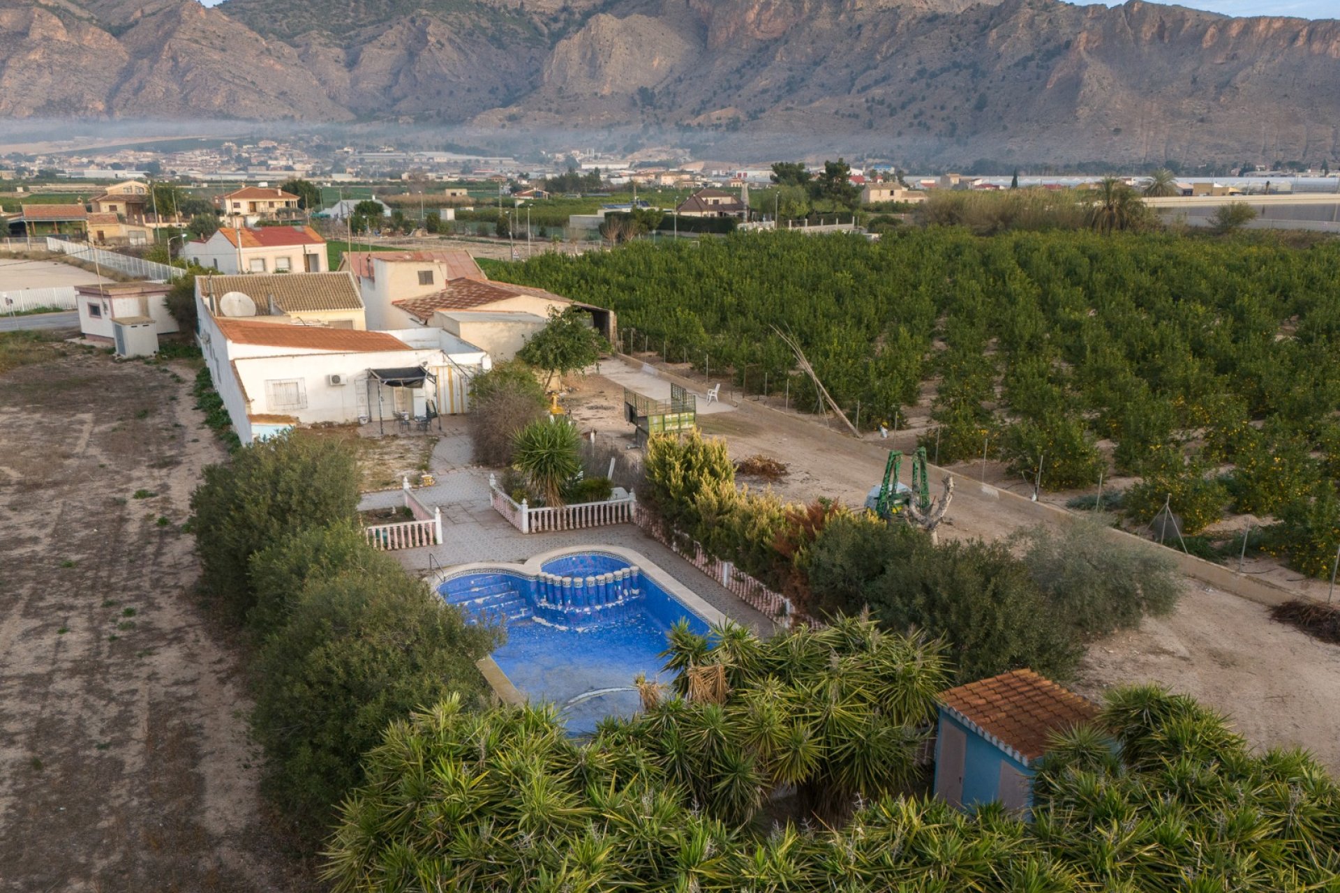 Återförsäljning - Finca / Country Property -
Orihuela