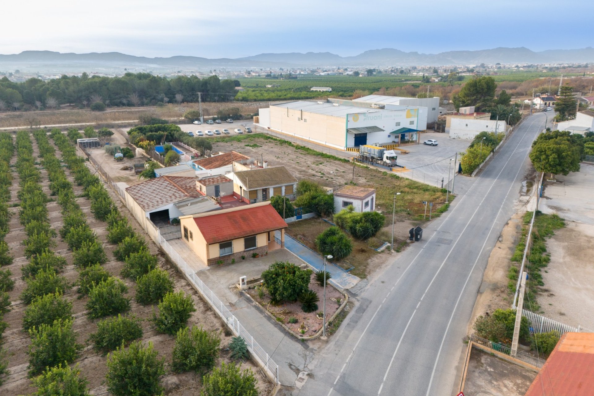 Återförsäljning - Finca / Country Property -
Orihuela