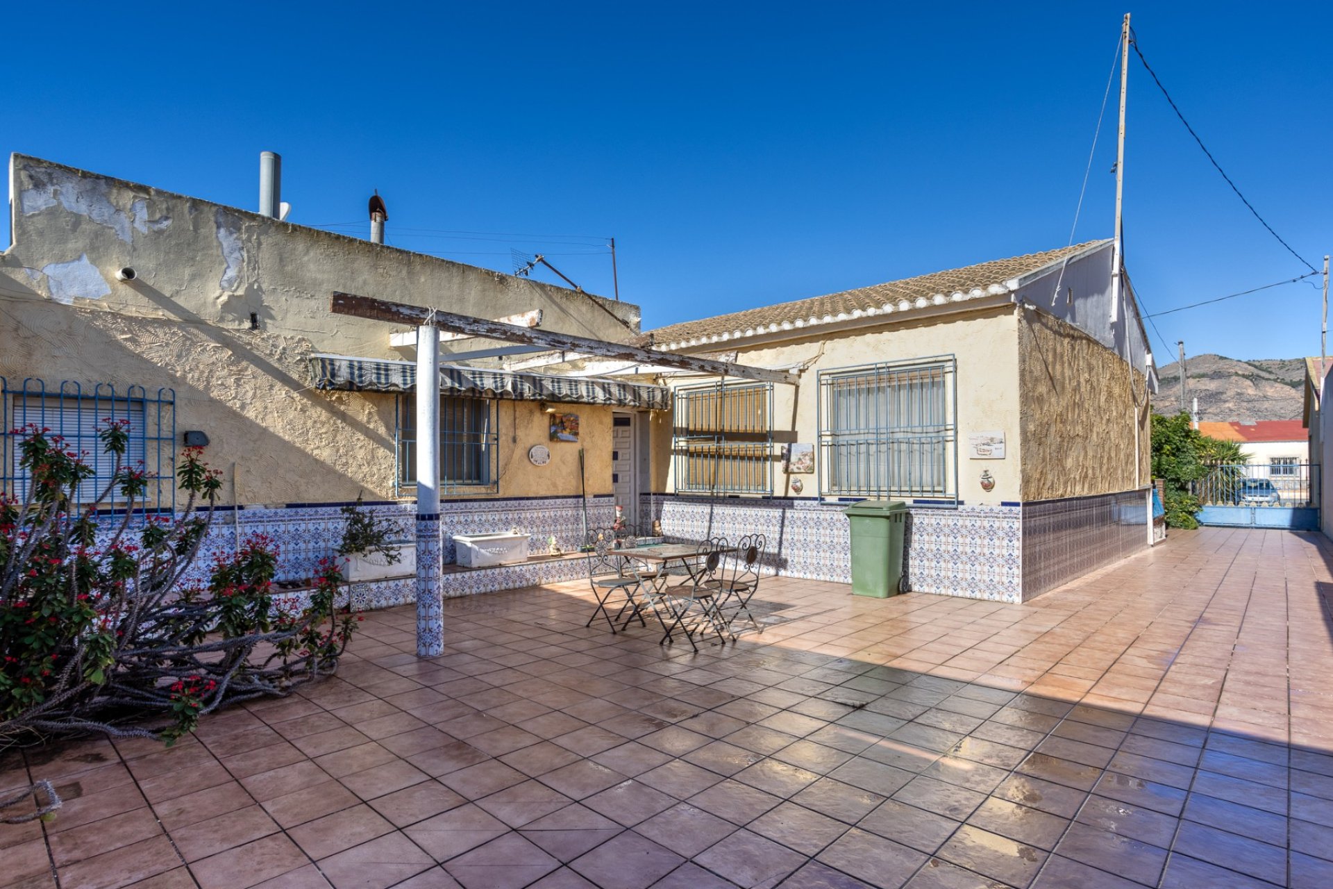 Återförsäljning - Finca / Country Property -
Orihuela