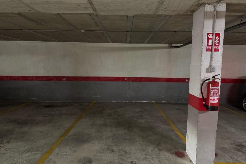 Återförsäljning - Garage -
Torrevieja - Center