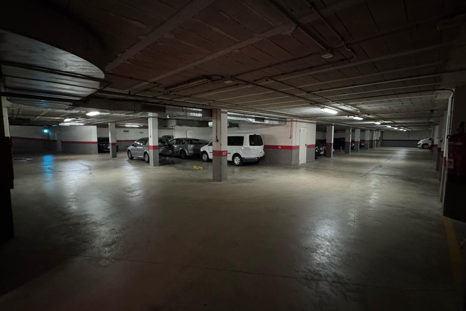 Återförsäljning - Garage -
Torrevieja - Center