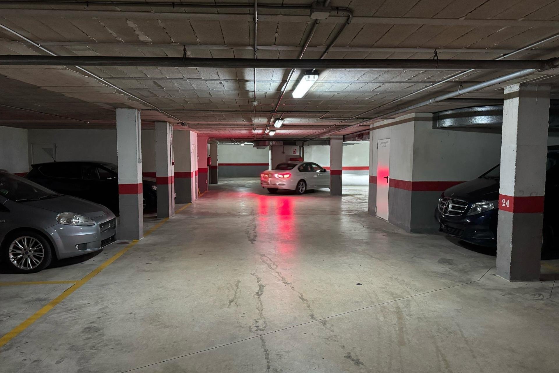 Återförsäljning - Garage -
Torrevieja - Center