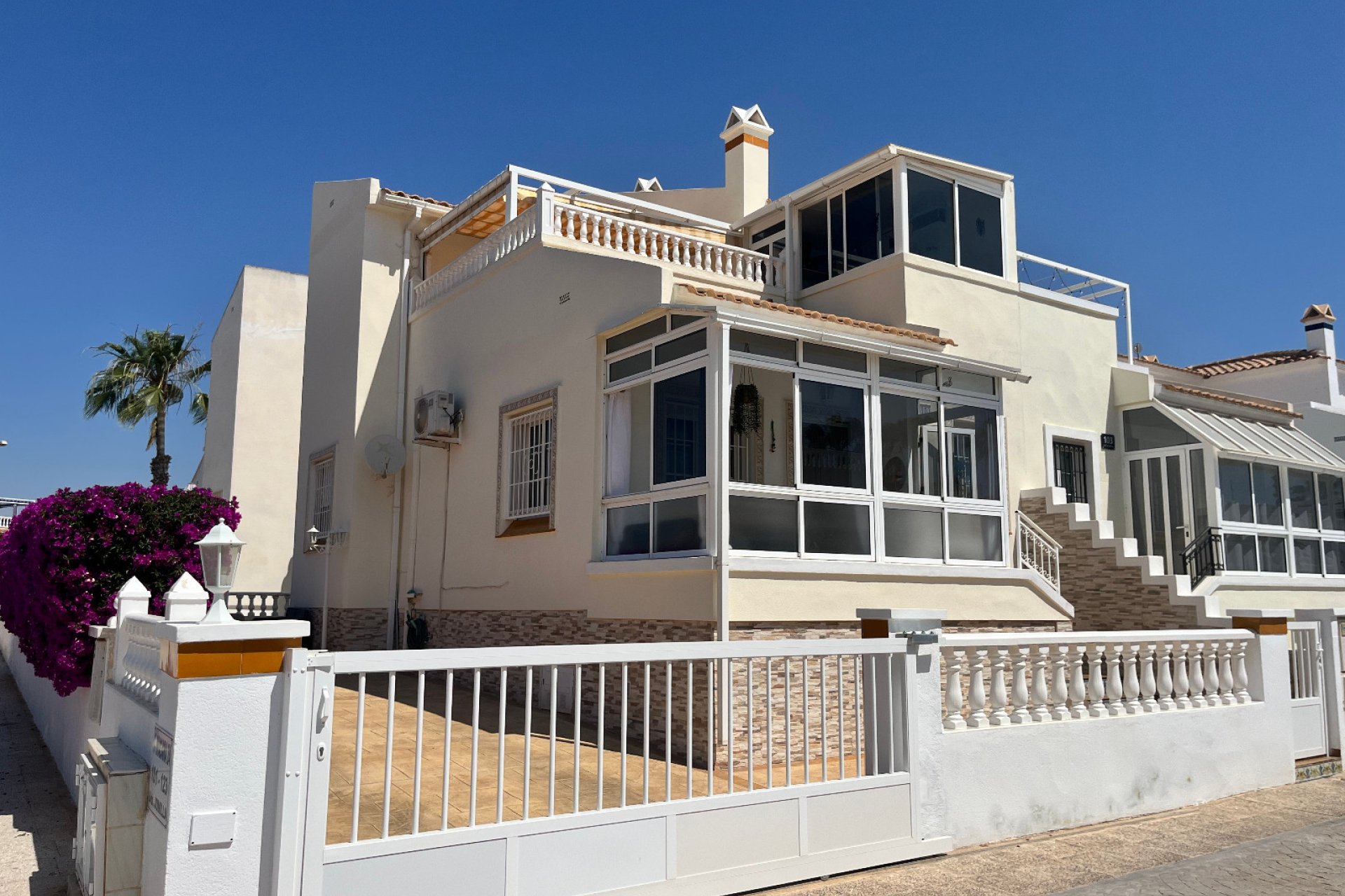 Återförsäljning - Quad House -
Playa Flamenca - Jumilla