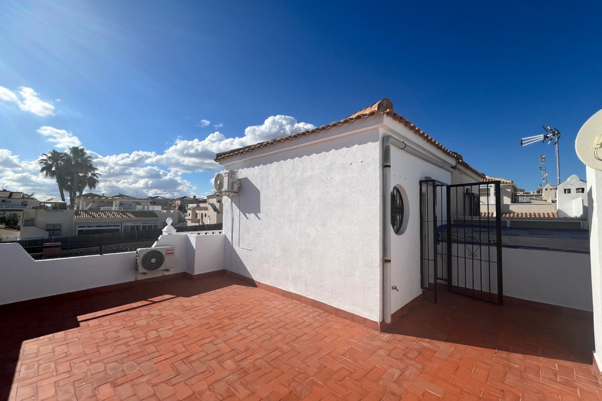 Återförsäljning - Quad House -
Punta Prima - Serena