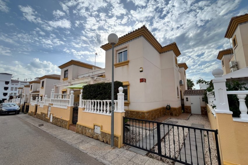 Återförsäljning - Quad House -
Villamartin - PAU 8