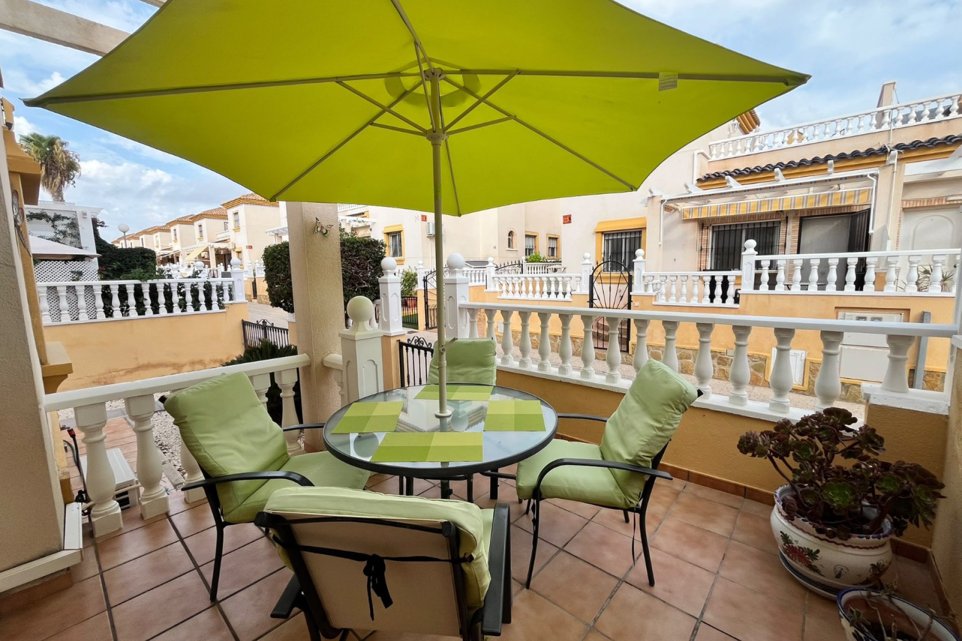 Återförsäljning - Quad House -
Villamartin - PAU 8