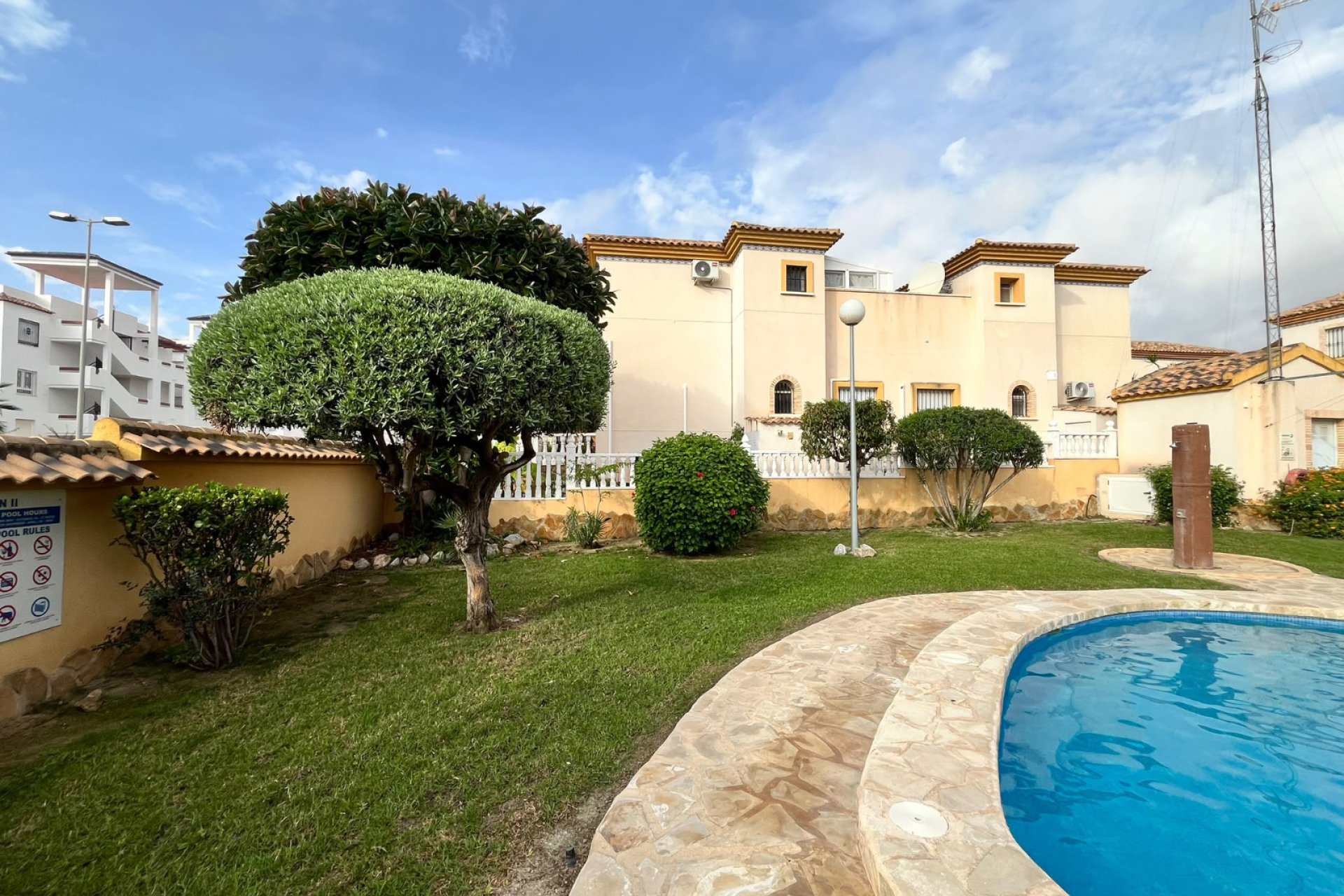 Återförsäljning - Quad House -
Villamartin - PAU 8
