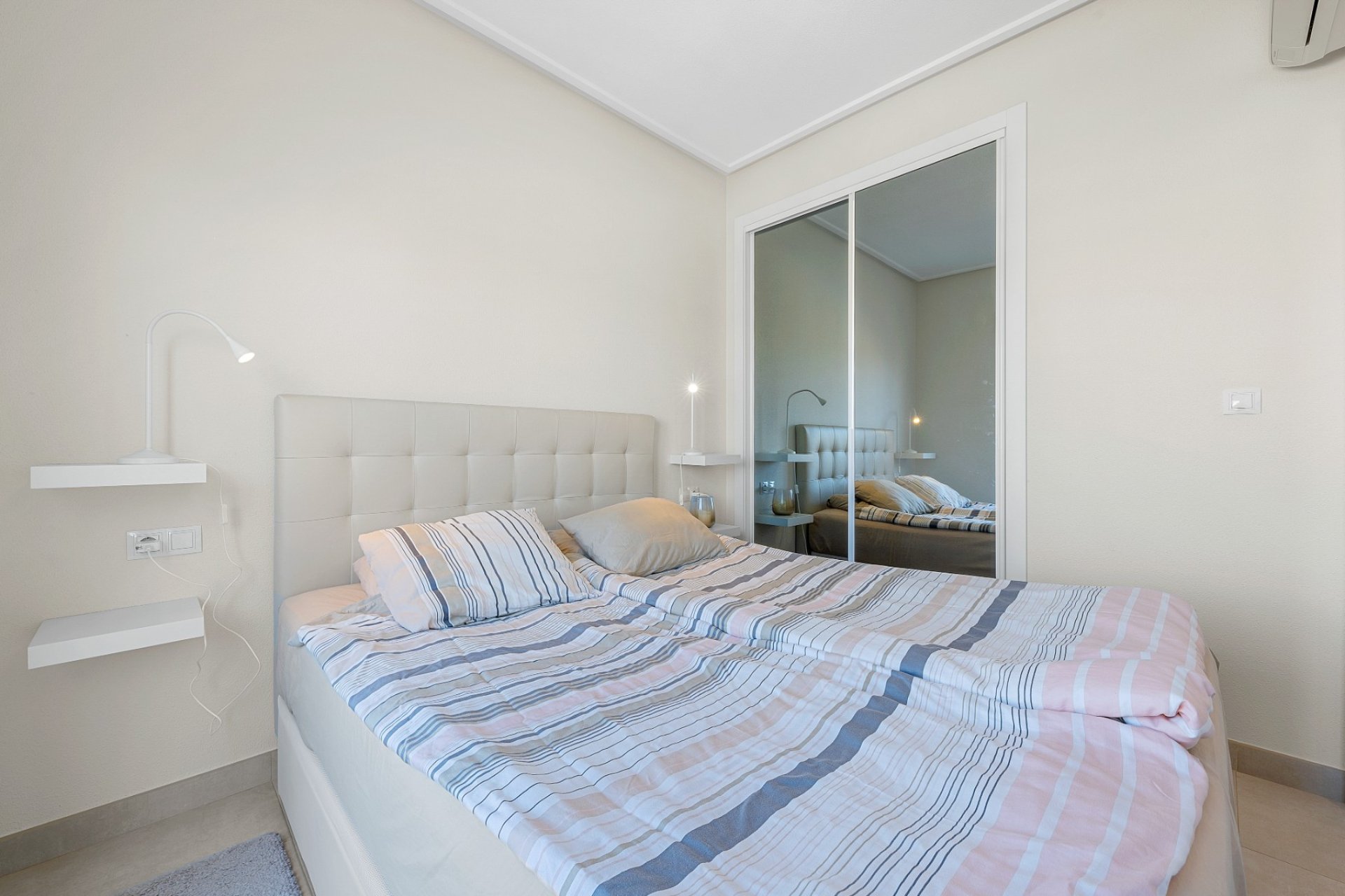 Återförsäljning - Radhus -
Lomas de Cabo Roig