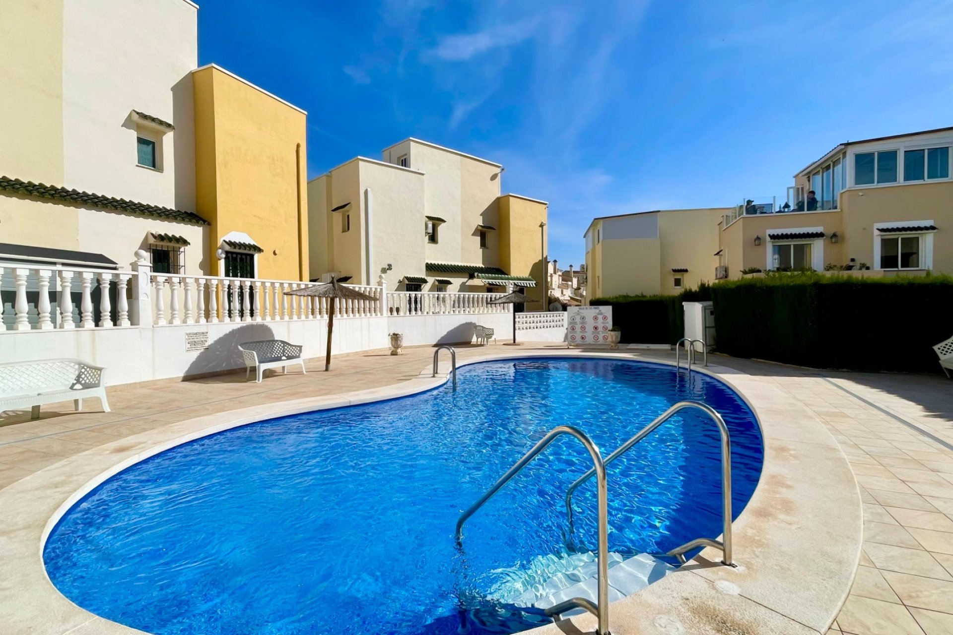 Återförsäljning - Radhus -
Los Altos