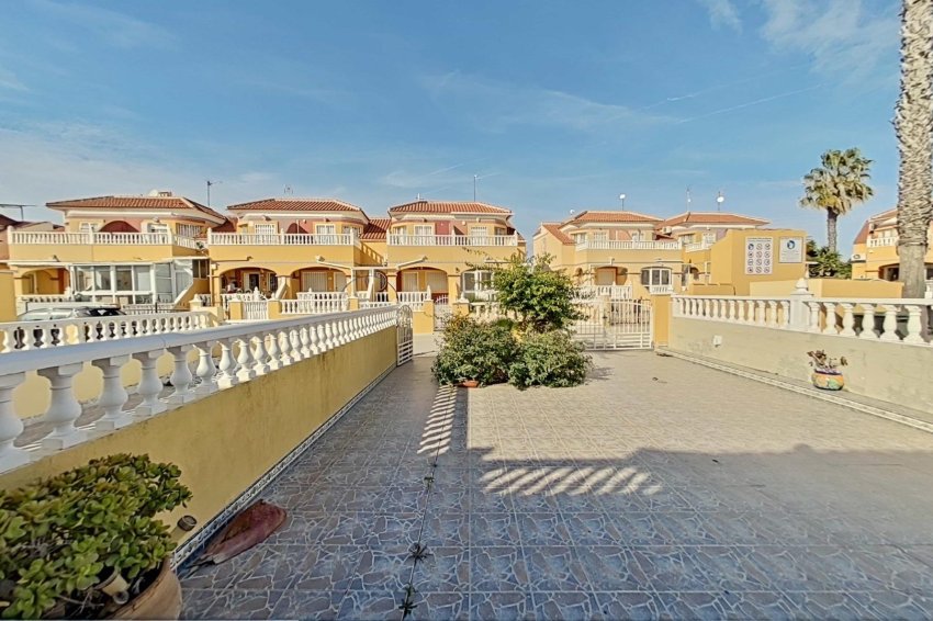 Återförsäljning - Radhus -
Orihuela Costa - La Regia