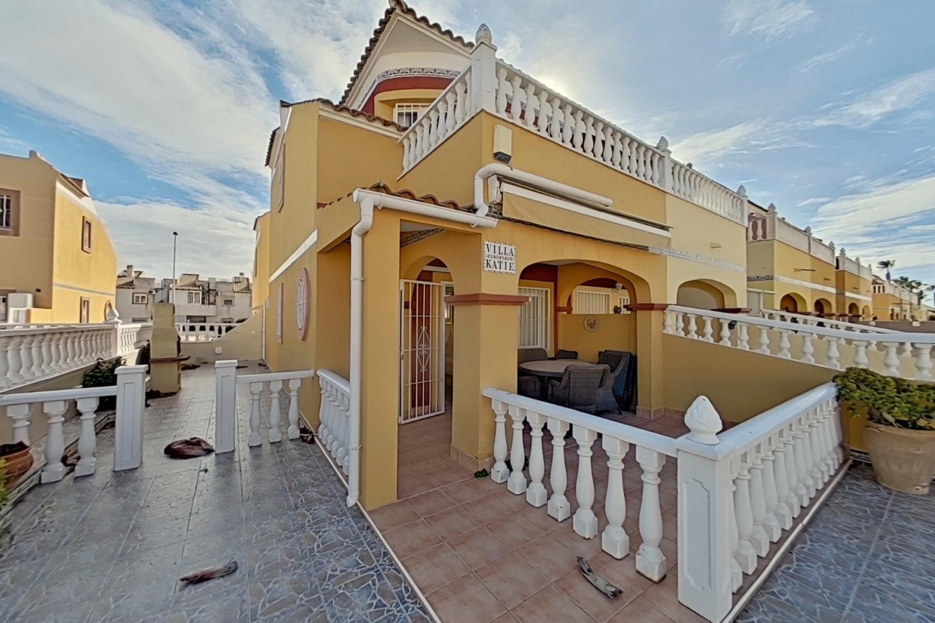 Återförsäljning - Radhus -
Orihuela Costa - La Regia