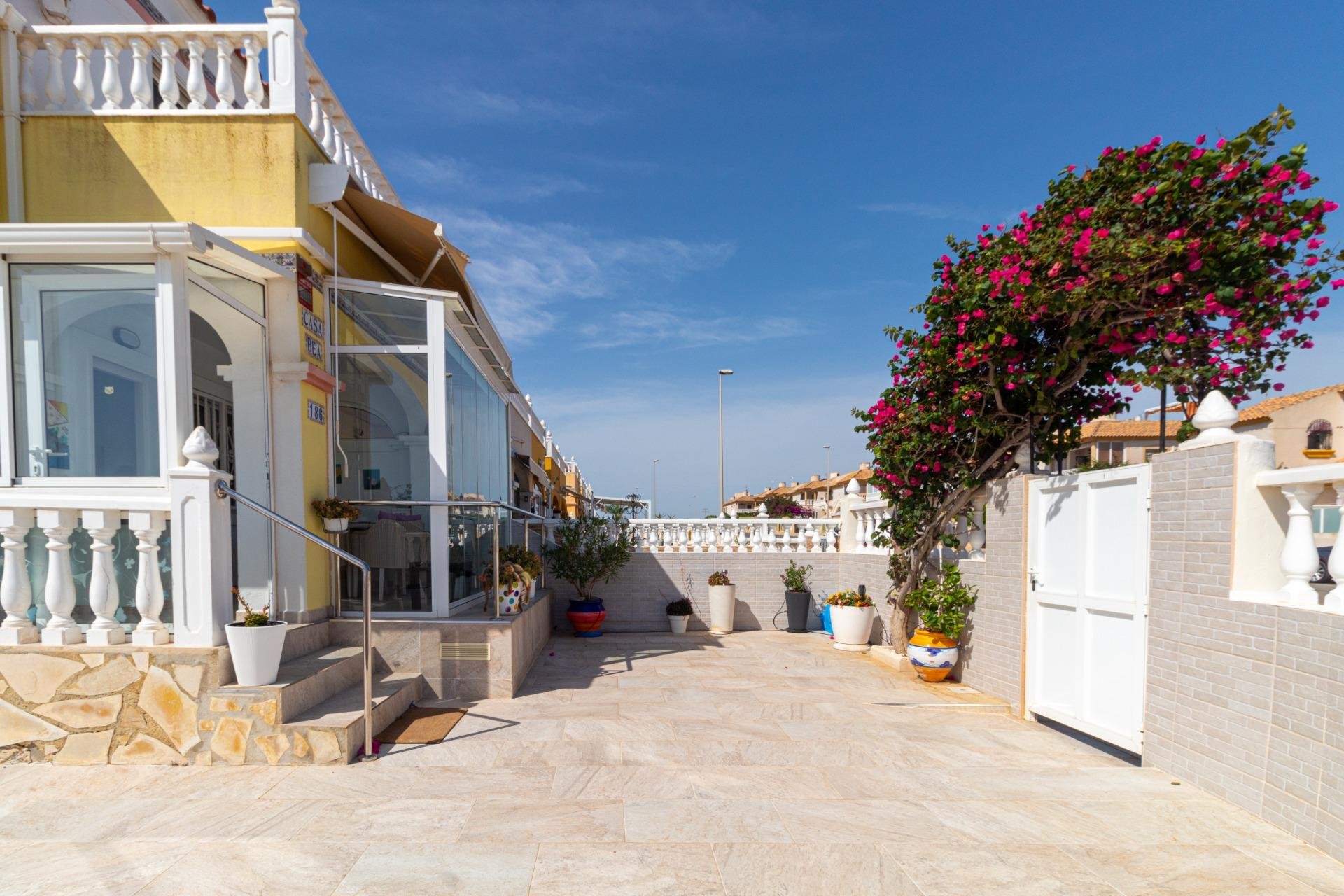 Återförsäljning - Radhus -
Orihuela Costa - La Regia