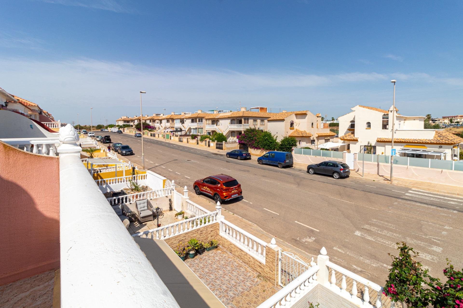 Återförsäljning - Radhus -
Orihuela Costa - La Regia