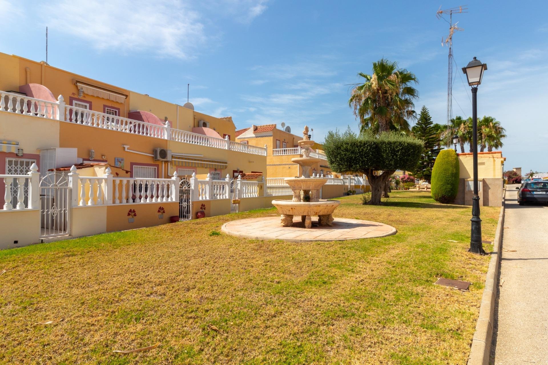 Återförsäljning - Radhus -
Orihuela Costa - La Regia
